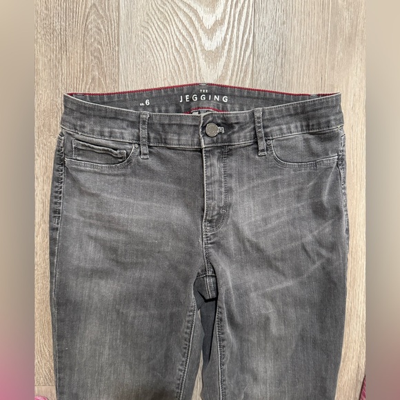 White House Black Market Jeggings - Picture 2 of 4